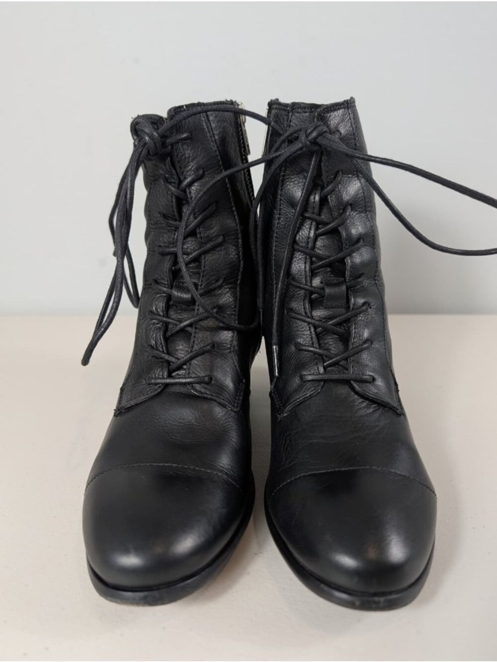 Frye Courtney women's black leather lace up boots size 7.5B - Picture 2 of 12
